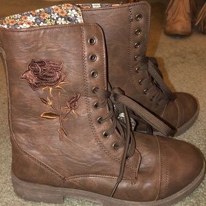 Brown combat boots with adorable flowers